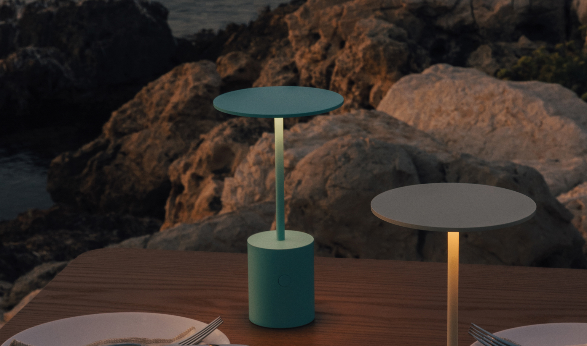 Yoru, la lampada portatile che illumina le tue notti estive